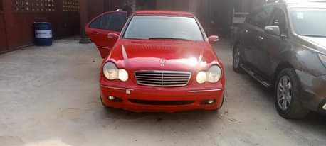A picture of Mercedes C200 203 toks standard