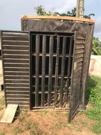 A picture of Container shop with burglary for sale Measurement 6 by 6
