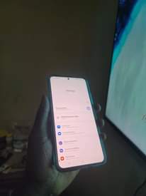 A picture of Galaxy s22 front camera issue