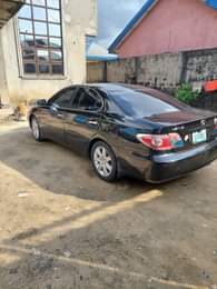 A picture of Very clean Lexus es 300 and neatly Painted nothing to
