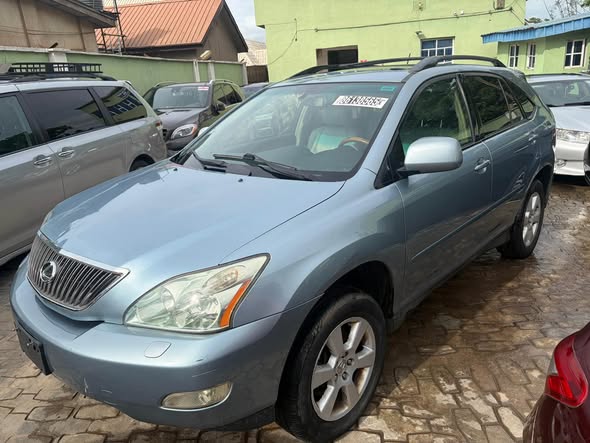 A picture of Lexus Rx330 2004 model 07076216820