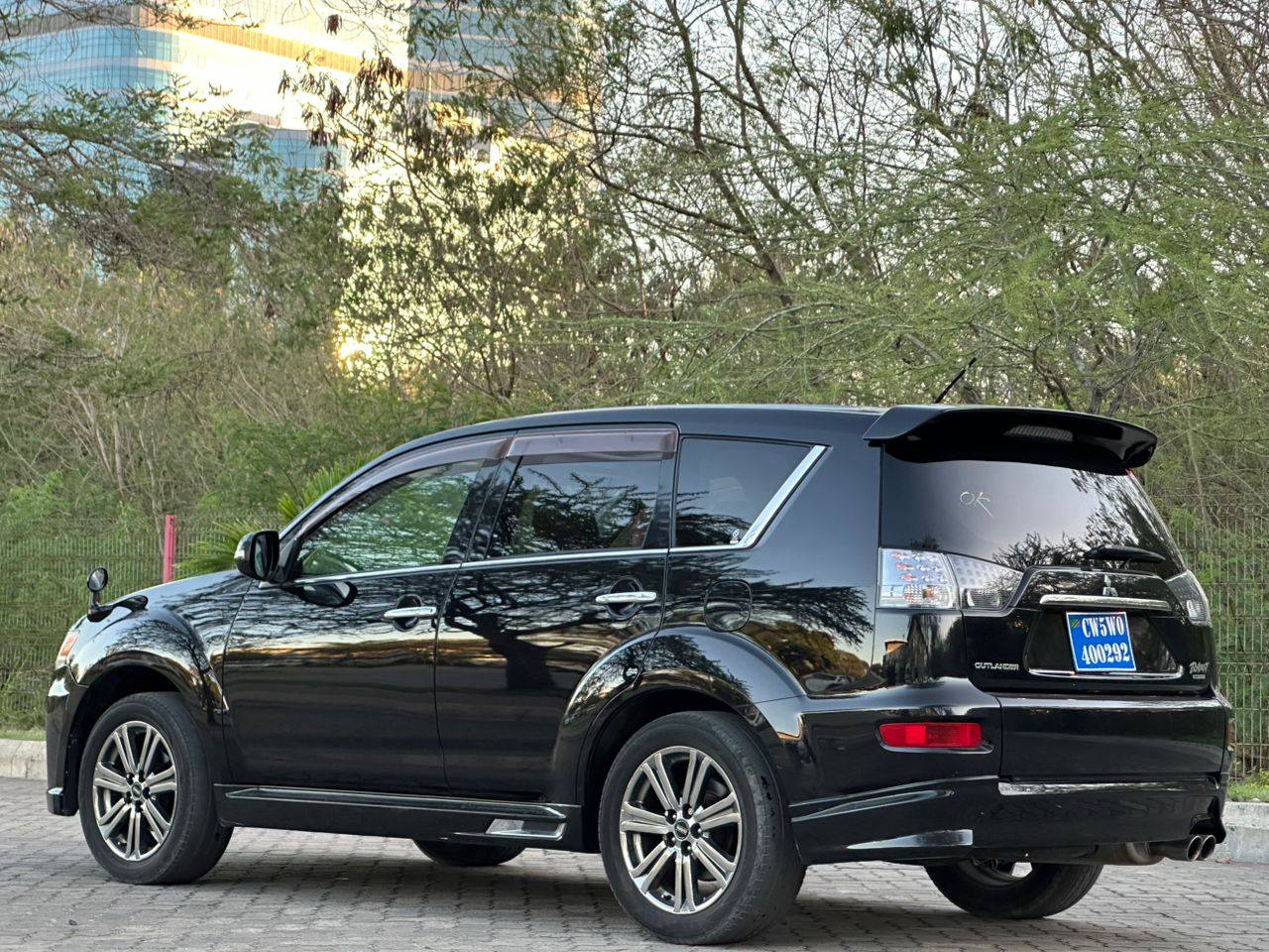 A picture of MITSUBISHI OUTLANDER ROADEST