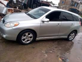 A picture of Toyota matrix 2004