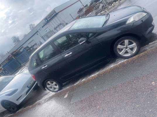 A picture of Honda FR V 2007 6 sitter