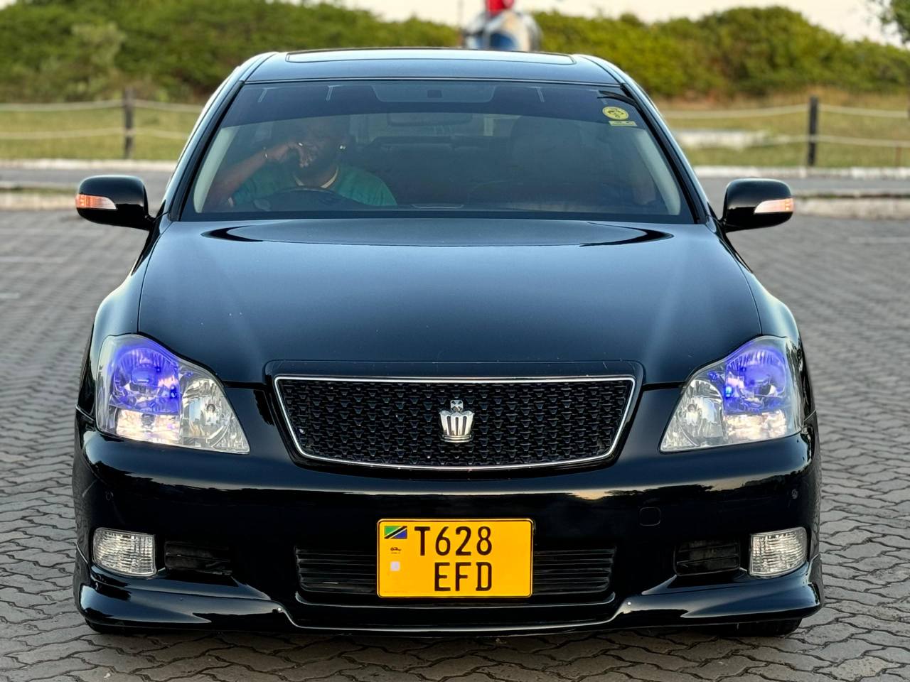 A picture of TOYOTA CROWN ATHLETE