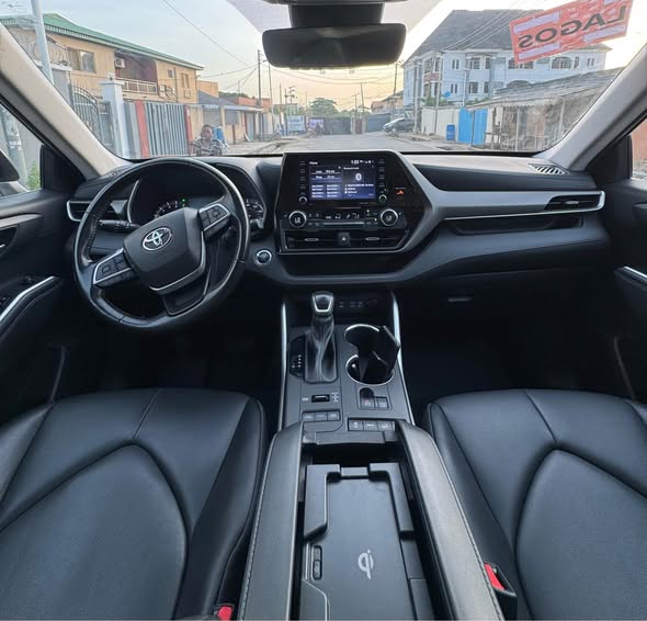 A picture of Few Months Registered 2023 Toyota Highlander XLE