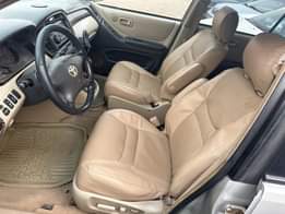 A picture of Toyota Highlander very sound engine price 4 5M last Location