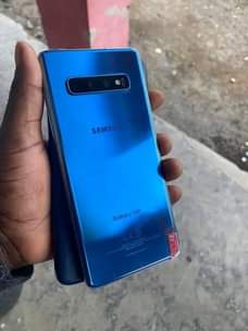 A picture of Nauza samsung S10 0696717976