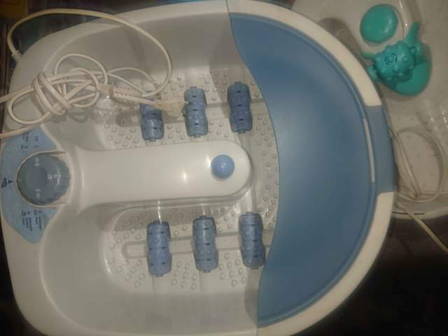 A picture of foot massager spa machine za massage na kusafisha miguu zinatumia