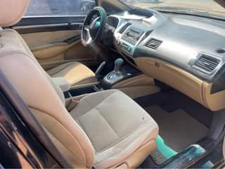 A picture of DISTREESS HONDA CIVIC 08 BUY AND DRIVE OWNER NEED MONEY