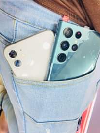 A picture of Samsung lovers