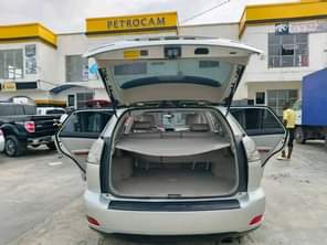 A picture of Give me 8 800 00 for this 2007 Lexus RX350