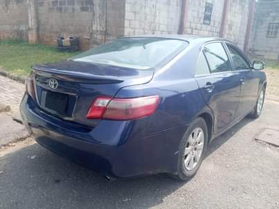 A picture of Toyota Camry 09