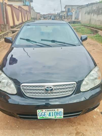 A picture of Toyota Corolla 2004 Color Black Neat interior Engine 100 fine