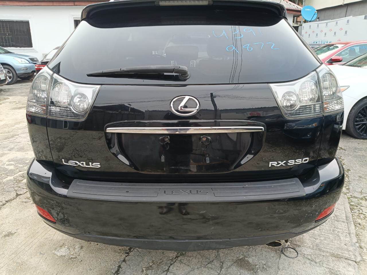 A picture of Foriegn used 2005 Lexus RX 330 selling for 13m only