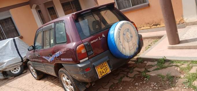 A picture of Toyota Rav4 1998 model automatic transmission 