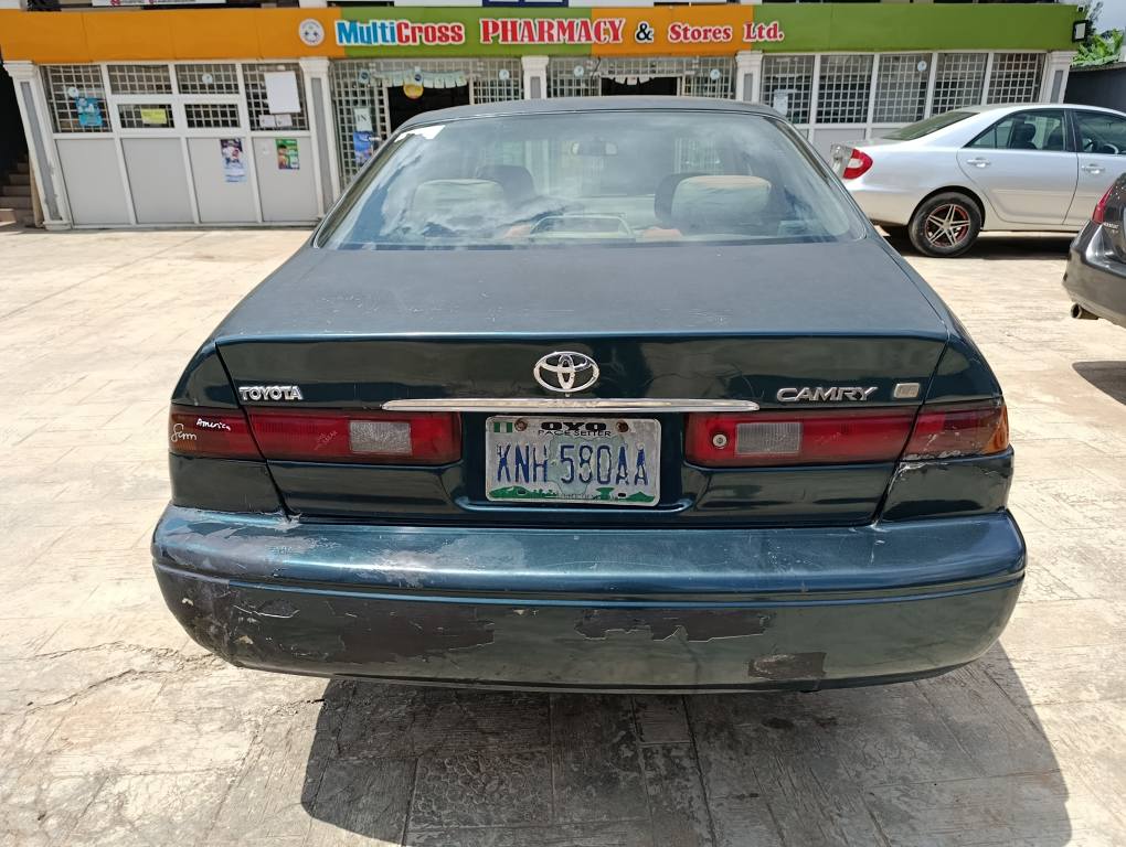 A picture of Toyota Camry 2000