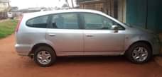A picture of 2001 HONDA Stream 4 plugs