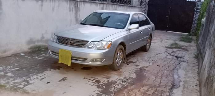 A picture of Clean 2004 Toyota Avalon