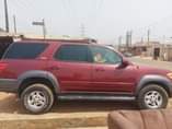 A picture of Toyota sequoia 2004 model