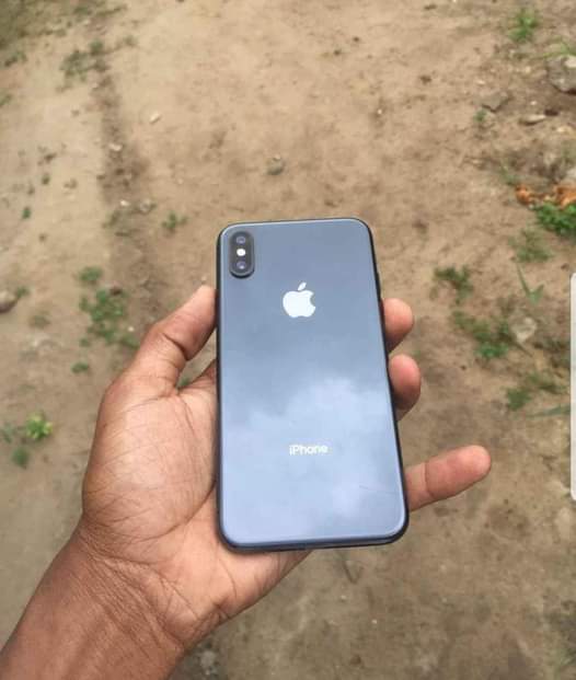 A picture of I phone x