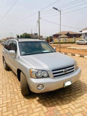 A picture of 2006 model Toyota Highlander Available 3 9 Million naira Awka