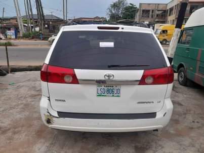 A picture of Nigerian used Toyota Sienna 2007 model