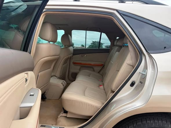 A picture of Lexus rx330 2007 model