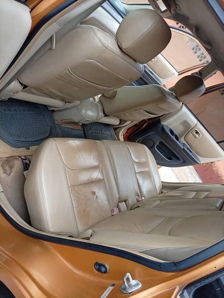 A picture of Toyota highlander 04