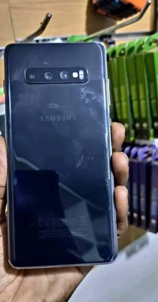 A picture of SAMSUNG s10