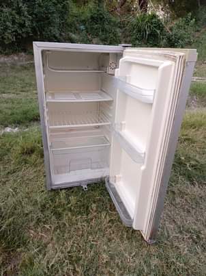 A picture of Boss fridge single door inagandsha sna haina kipengle bei 220000