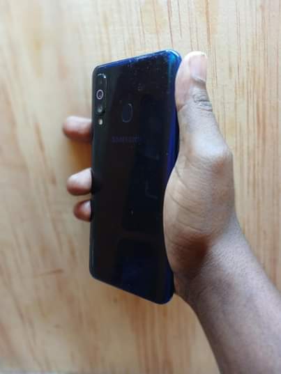 A picture of SAMSUNG A60