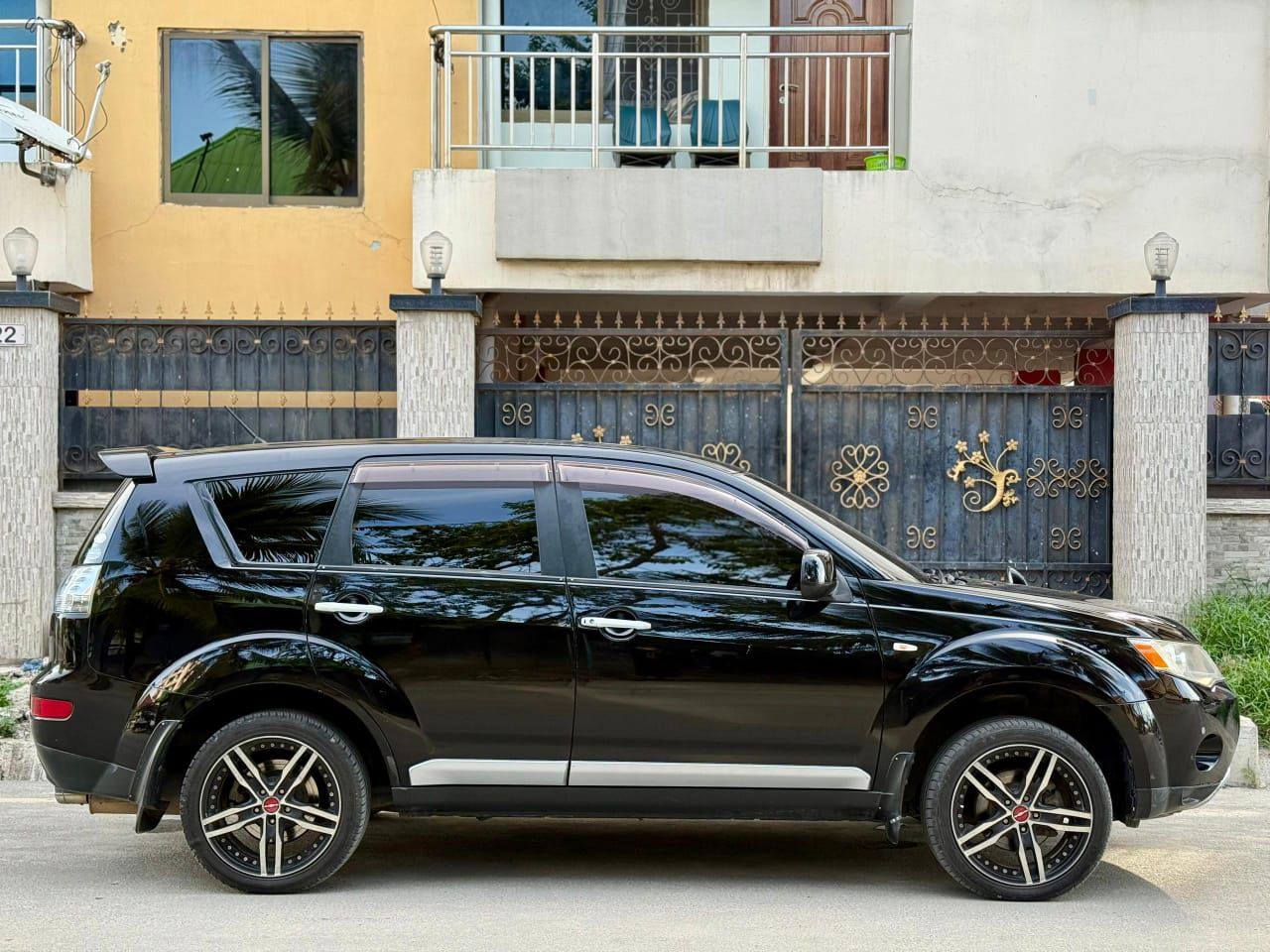 A picture of Car price 30Milion Toyota Harrier Reg T169 EDS Year 2006