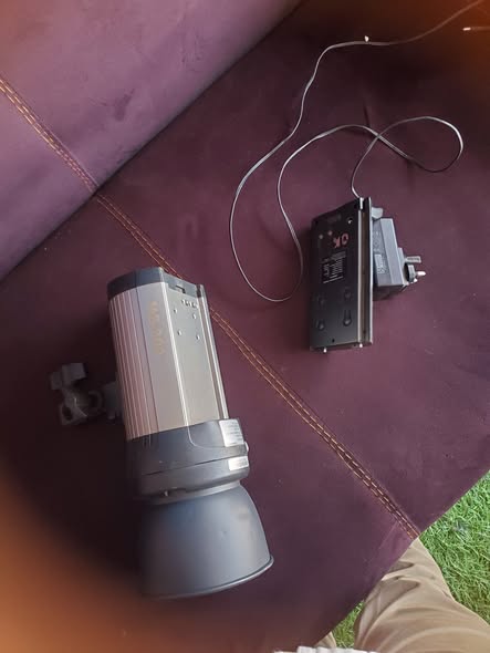 A picture of Ms300 rechargeable photography strobe