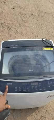 A picture of LG automatic washing machine