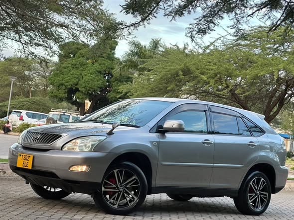 A picture of TOYOTA HARRIEE