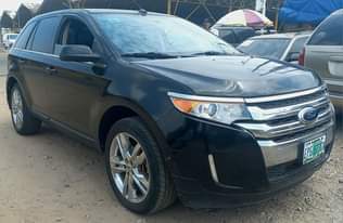 A picture of Fully loaded 2013 Ford Edge with AWD 3.5L V6 engine