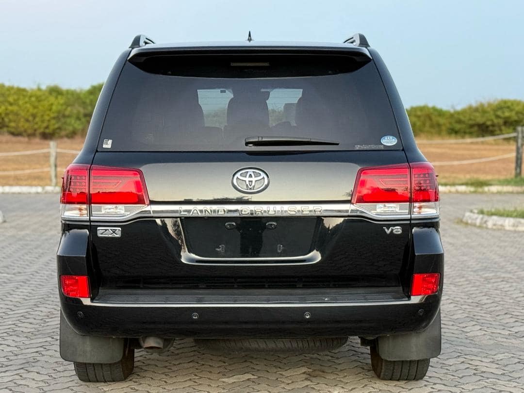A picture of LAND CRUISER