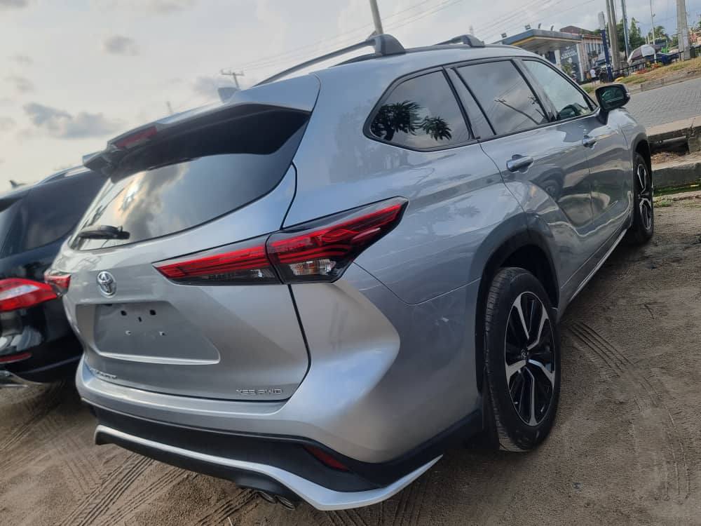 A picture of Foreign used 2022 Toyota Highlander xse