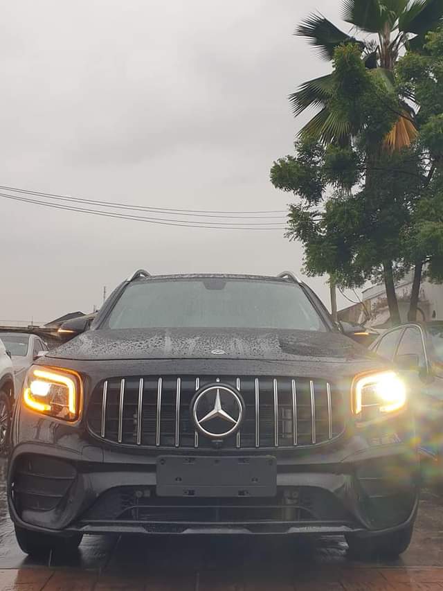 A picture of GLb250 2021