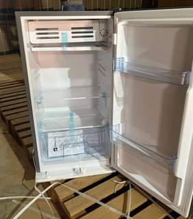 A picture of Sayonna fridge 90litres