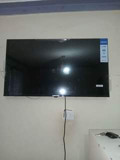 A picture of Its a GLOBALSTAR 43 INCHES