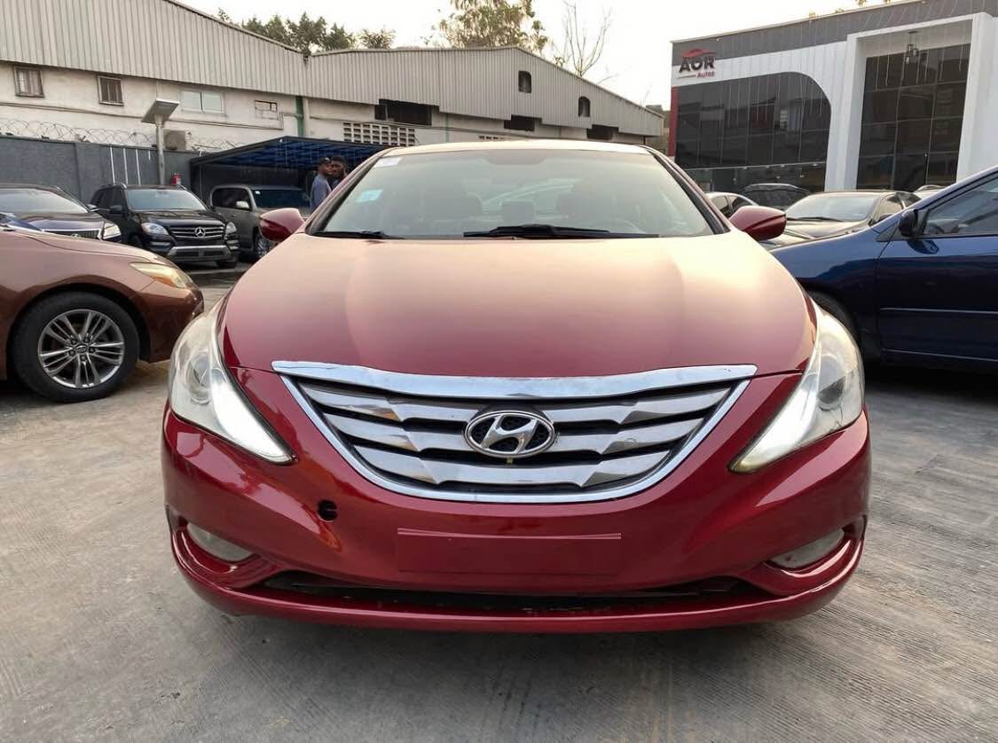 A picture of Hyundai Sonata 2011