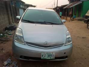 A picture of Toyota Prius 2005 First body everything works perfectly ok Going