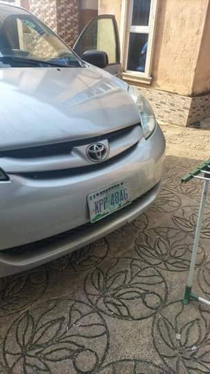A picture of 2005 Toyota Sienna