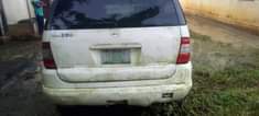 A picture of Benz ML 350 for sale 750k Is accidented 2 front