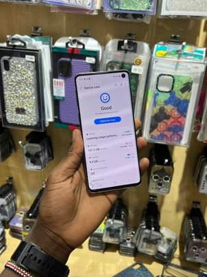 A picture of Samsung s10