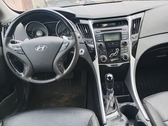 A picture of Hyundai sonata 012 toks 11 5m location agege Lagos 08125195255