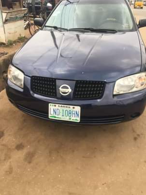 A picture of 2005 Nissan altima Nissan 12
