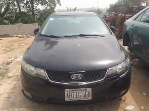 A picture of very neat 2010 kia Brain box is bad but seleting